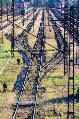 Demiryolları Kablolarla döşenmiş