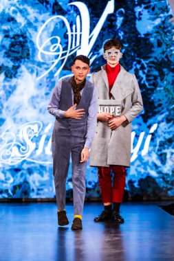 Budapeşte Macaristan, 22 Kasım: Budapeşte Moda Haftası modeli podyumdaki 