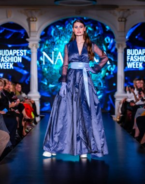 Budapeşte Macaristan, 22 Kasım: Budapeşte Moda Haftası modeli, 