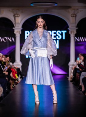 Budapeşte Macaristan, 22 Kasım: Budapeşte Moda Haftası modeli, 