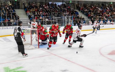 Macaristan Szekesfehervar 10 Nisan 2025: Dünya Şampiyonası ısınma buz hokeyi maçı Macaristan-Avusturya 4-2