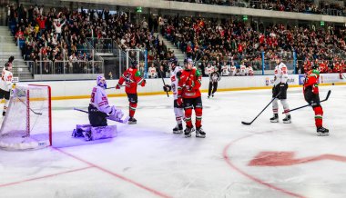 Macaristan Szekesfehervar 10 Nisan 2025: Dünya Şampiyonası ısınma buz hokeyi maçı Macaristan-Avusturya 4-2