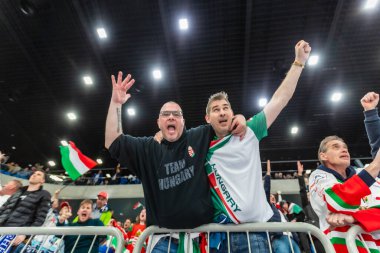 Macaristan-Avusturya Dünya Şampiyonası 'na katılan taraftarlar, buz hokeyi karşılaşmasında Macaristan-Avusturya' yı 4-2 yendi.