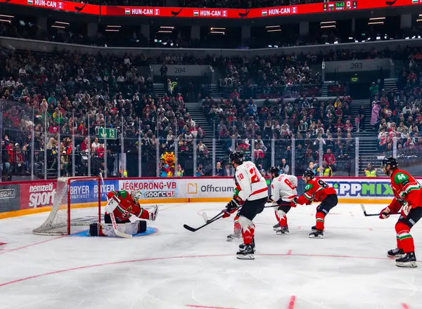 Macaristan Budapeşte 2 Mayıs 2025: Buz Hokeyi Dünya Şampiyonası ısınma maçı. Canda - Macaristan 6-0