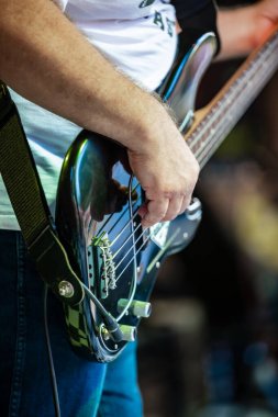 Dunaharaszty Macaristan Temmuz. 31 2024: Tanımlanamayan insanlar bir rock konserinde dans ediyorlar. Rockabilly.