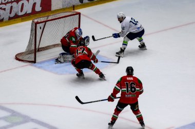 Macaristan Budapeşte 2 Mayıs 2025: Dünya Şampiyonası buz hokeyi karşılaşması Slovenya - Macaristan 4 - 2