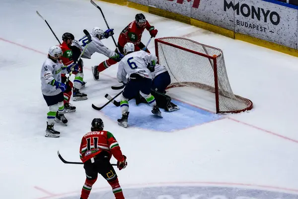 Macaristan Budapeşte 2 Mayıs 2025: Dünya Şampiyonası buz hokeyi karşılaşması Slovenya - Macaristan 4 - 2