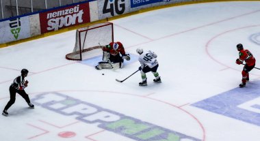 Macaristan Budapeşte 2 Mayıs 2025: Dünya Şampiyonası buz hokeyi karşılaşması Slovenya - Macaristan 4 - 2