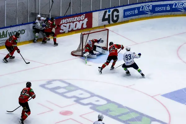 Macaristan Budapeşte 2 Mayıs 2025: Dünya Şampiyonası buz hokeyi karşılaşması Slovenya - Macaristan 4 - 2
