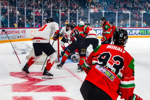 Macaristan Budapeşte Mayıs 05: 2025: Dünya Şampiyonası ısınma buz hokeyi maçı Kanada - Macaristan 6-0