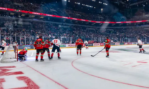 Macaristan Budapeşte Mayıs 05: 2025: Dünya Şampiyonası ısınma buz hokeyi maçı Kanada - Macaristan 6-0