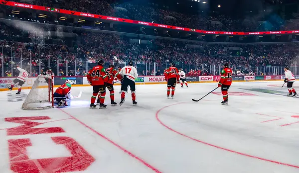 Macaristan Budapeşte Mayıs 05: 2025: Dünya Şampiyonası ısınma buz hokeyi maçı Kanada - Macaristan 6-0