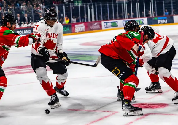 Macaristan Budapeşte Mayıs 05: 2025: Dünya Şampiyonası ısınma buz hokeyi maçı Kanada - Macaristan 6-0