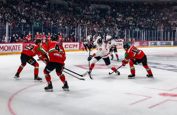 Macaristan Budapeşte Mayıs 05: 2025: Dünya Şampiyonası ısınma buz hokeyi maçı Kanada - Macaristan 6-0