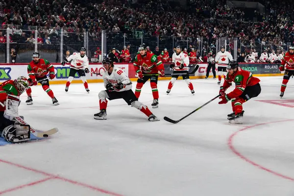 Macaristan Budapeşte Mayıs 05: 2025: Dünya Şampiyonası ısınma buz hokeyi maçı Kanada - Macaristan 6-0