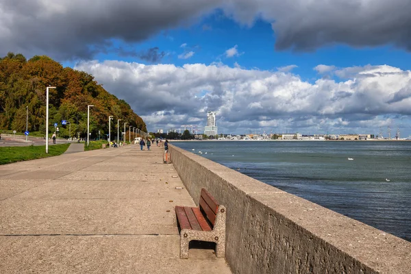 波兰Gdynia市的滨海大道 波美拉尼亚地区沿波罗的海湾的长廊 — 图库照片