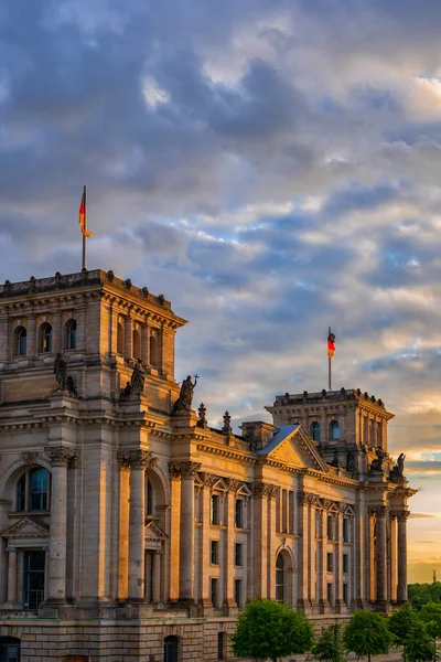 德国柏林市日落时分的国会大厦 — 图库照片