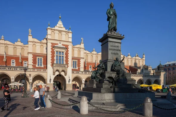 Krakow Poland September 2018 Adam Mickiewicz Monument Cloth Hall Polish — Stock Photo, Image