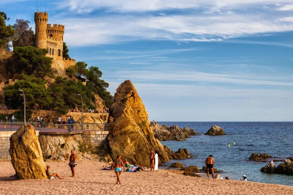 Lloret Mar Katalonien Spanien Oktober 2016 Människor Strand Natursköna Semesterorten — Stockfoto