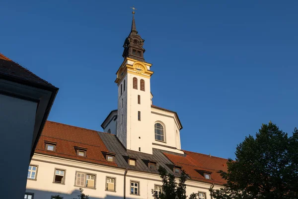 Wieża Kościoła Urszulanek Świętej Trójcy Lublanie Słowenia — Zdjęcie stockowe