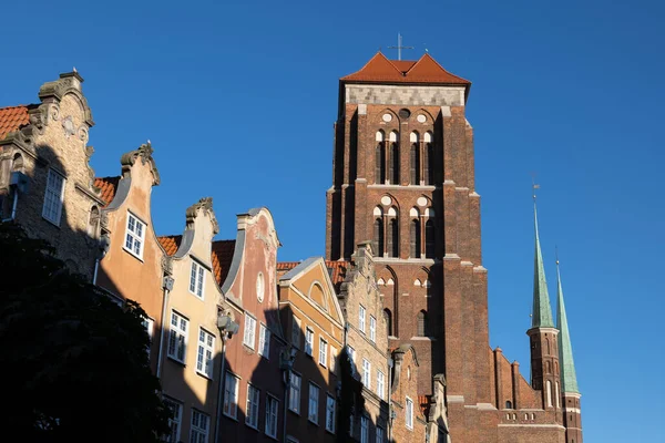 Stadt Danzig Polen Marienkirche Gotischer Backsteinturm Und Historische Giebelhäuser Der — Stockfoto