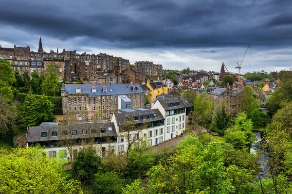 Miasto Edynburg Szkocji Miejski Pejzaż Historyczną Dzielnicą Dean Village Wiosną — Zdjęcie stockowe