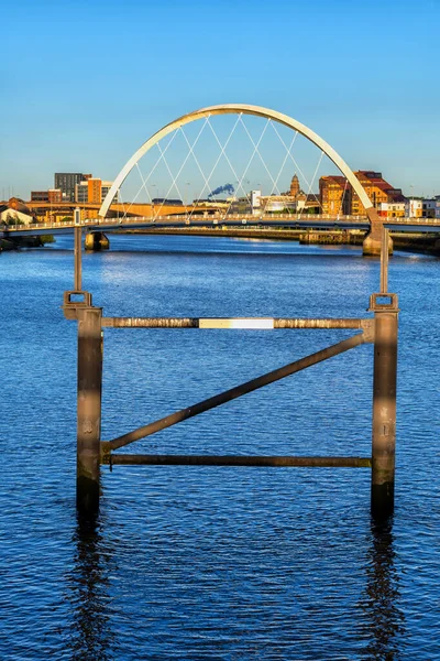 Most Clyde Arc Přes Řeku Clyde Při Západu Slunce Městě — Stock fotografie