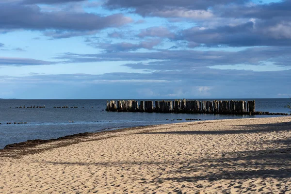 Praia Areia Cais Permanece Mar Báltico Babie Doly Gdynia Polônia — Fotografia de Stock