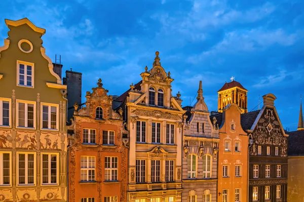 Kvällstid Staden Gdansk Polen Historiska Borgarhus Med Gavlar Och Utsmyckade — Stockfoto