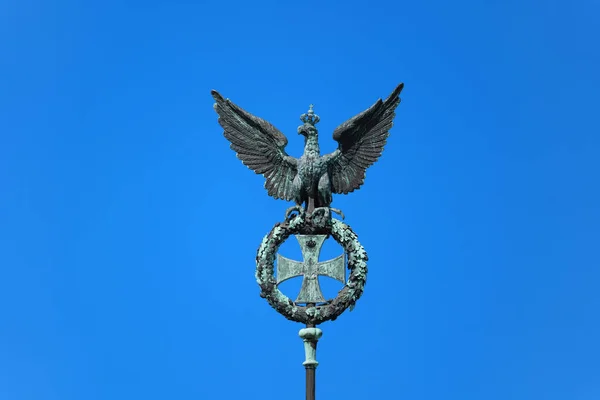 Pruisische Adelaar Het Ijzeren Kruis Geïsoleerd Blauwe Lucht Onderdeel Van — Stockfoto