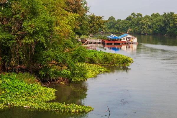 Річка Квай Хвей Плаваючим Рестораном Канчанабурі Таїланд — стокове фото