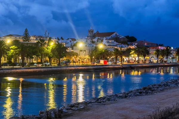 Ciudad Turística Lagos Por Noche Algarve Portugal Imagen de stock
