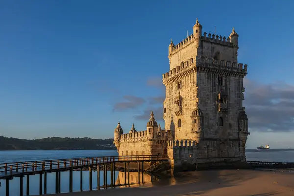 Belem Tower All Alba Nella Città Lisbona Portogallo Fortificazione Del Foto Stock Royalty Free