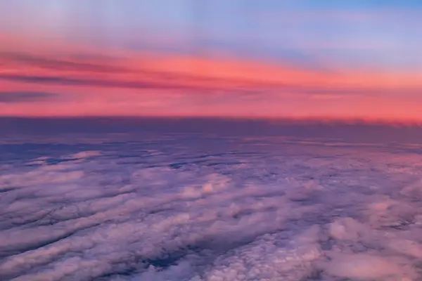Luchtfoto Achtergrond Boven Wolken Met Zonovergoten Lucht Bij Zonsondergang Stockafbeelding