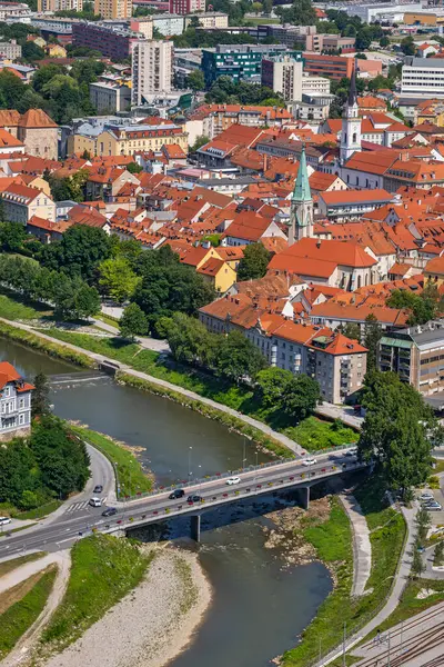 Stadtbild Von Celje Slowenien Luftaufnahme Der Altstadt Fluss Savinja Stockbild