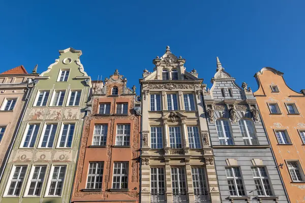 Historische Bürgerhäuser Mit Giebeln Und Verzierten Fassaden Der Langen Straße Stockfoto