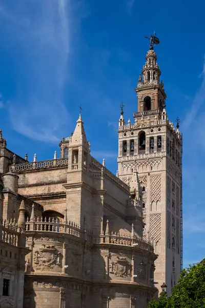 Kathedrale Von Sevilla Und Glockenturm Giralda Sevilla Andalusien Spanien lizenzfreie Stockfotos