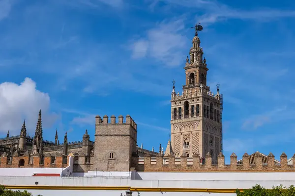 Torre Sino Giralda Catedral Sevilha Parede Alcazar Cidade Sevilha Andaluzia Fotografia De Stock