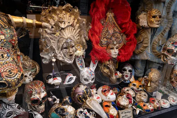 Βενετία Ιταλία Μαρτίου 2024 Παραδοσιακές Βενετσιάνικες Μάσκες Καρναβαλιού Χειροποίητες Ποικιλία Φωτογραφία Αρχείου