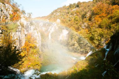 Plitvice Gölleri Ulusal Parkı Serene Ormanında Sonbahar Şelalesi