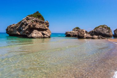 Zakynthos Porto Zorro plajlarından birinin güzel güneşli manzarası, Yunanistan