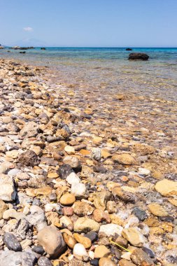 Zakynthos Porto Zorro plajlarından birinin güzel güneşli manzarası, Yunanistan