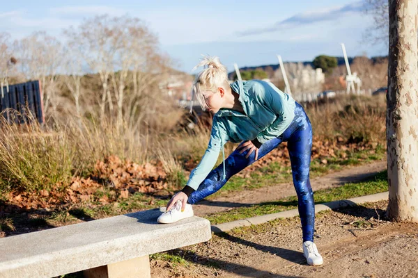 Beautiful Woman Personal Trainer Stretching Her Legs Outdoors — Stock Photo, Image