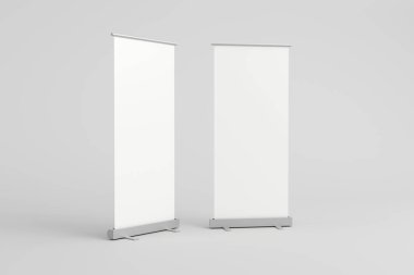 Tribünlerde beyaz arkaplan bulunan iki boş pankart, ticari gösterilerde, etkinliklerde ve minimalist bir ortamda promosyon gösterilerinde kişiselleştirilebilir markalaşma için ideal.