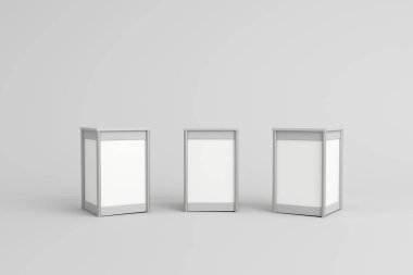 Yan yana dizilmiş üç boş vitrin tezgahı, ticari gösterilerde, sergilerde veya tanıtım etkinliklerinde markalaştırma ve sergi ürünleri için mükemmeldir..
