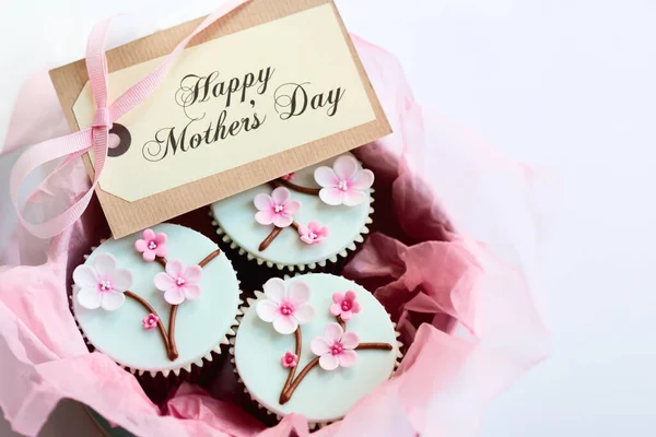 Geschenkschachtel Mit Cupcakes Zum Muttertag Stockbild