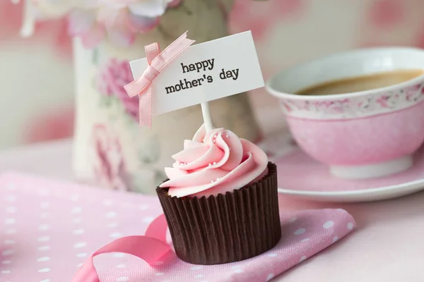 Anneler Günü Ikindi Çayı Için Kek Hediyesi - Stok İmaj