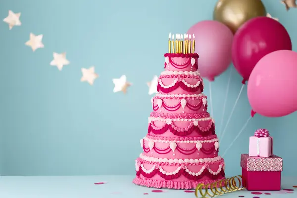 Opracowany Różowy Tort Urodzinowy Prezentami Balonami Urodzinowymi Przyjęcie Urodzinowe Obrazy Stockowe bez tantiem