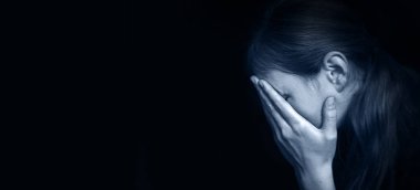 Genç ve yorgun bir yetişkin. Başarısız bir suçluluk duygusu. Kötü bir yas hali. Zavallı hasta ruhsal dram, suçluluk, günah, hastalık, acı uyuşturucu, utanç, eski gece trajedisi.
