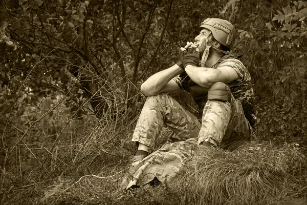 Yalnız Başına Yorgun Abd Vatansever Donanma Birimi Nden Erkek Adam — Stok fotoğraf